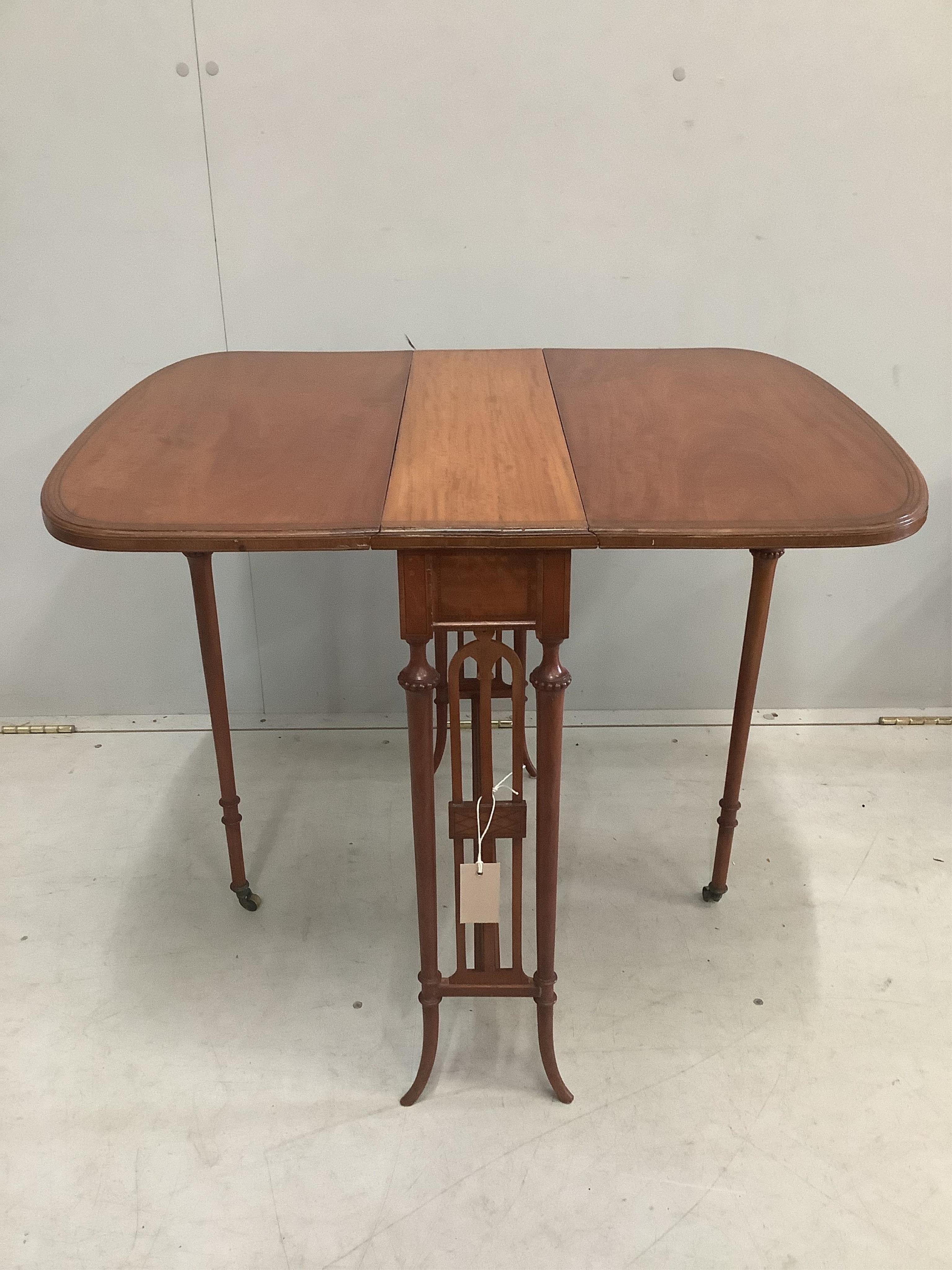 An Edwardian banded satinwood Sutherland table, width 60cm, depth 18cm, height 61cm